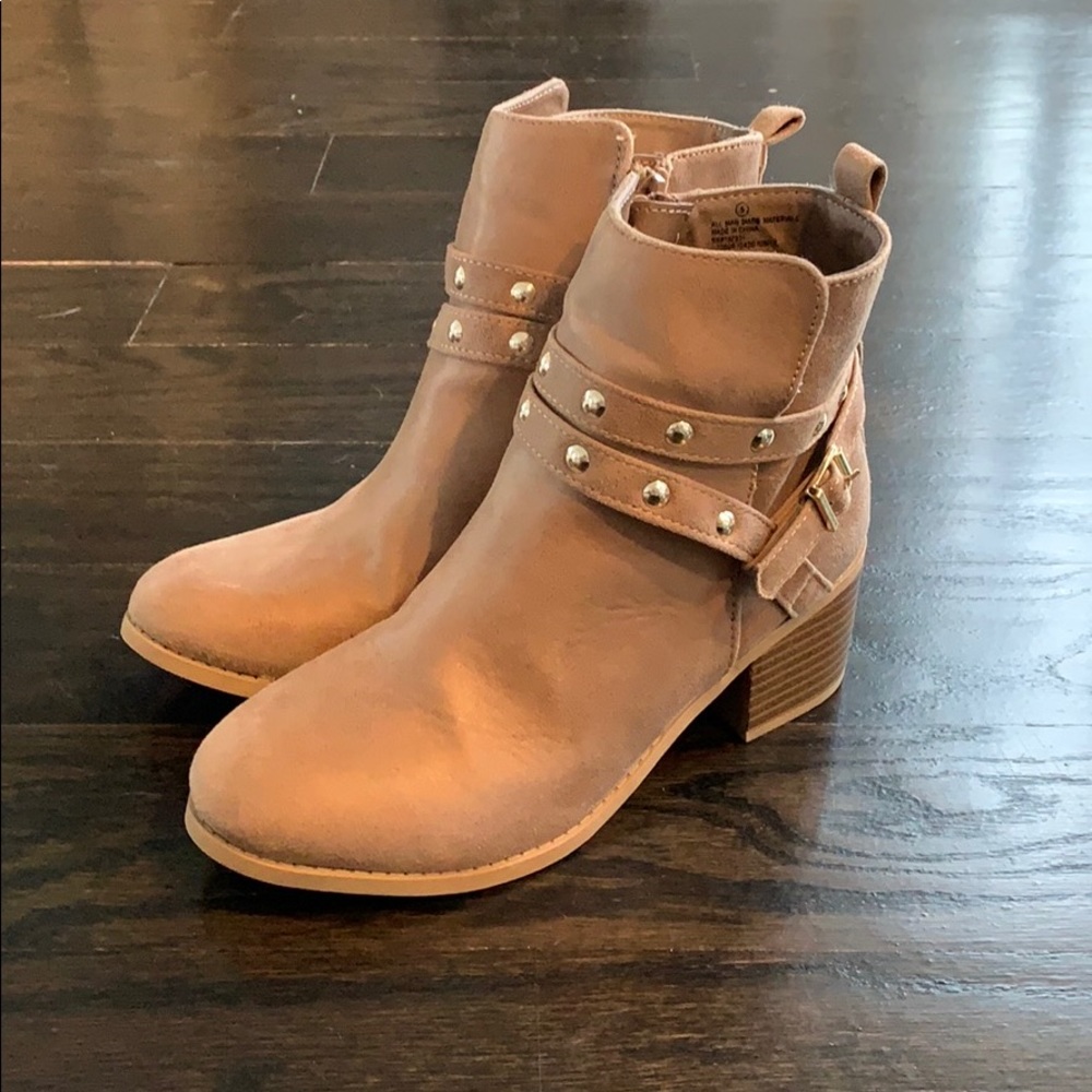 Girls boots